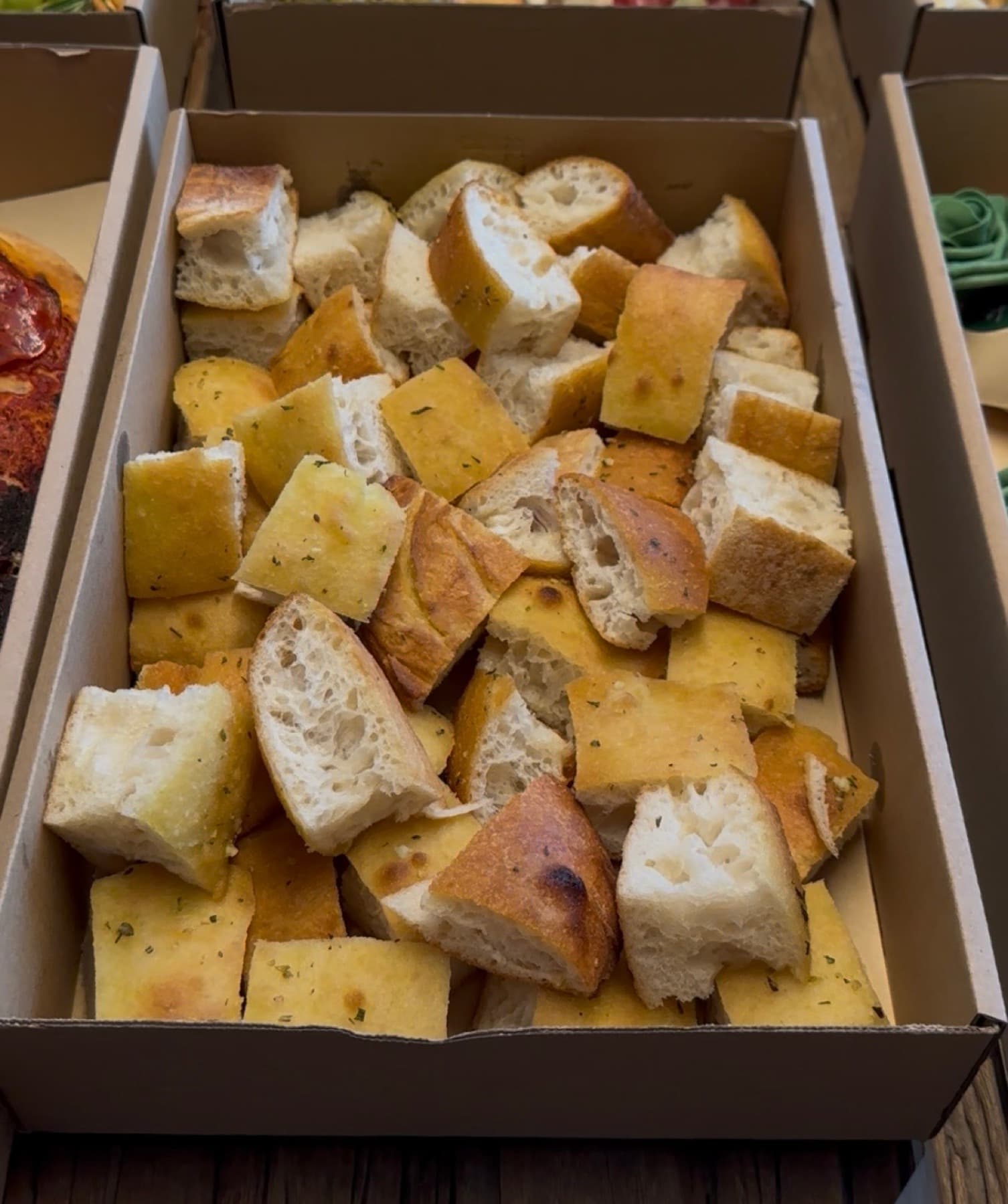 Dicke Focaccia mit Rosmarin und Olivenöl