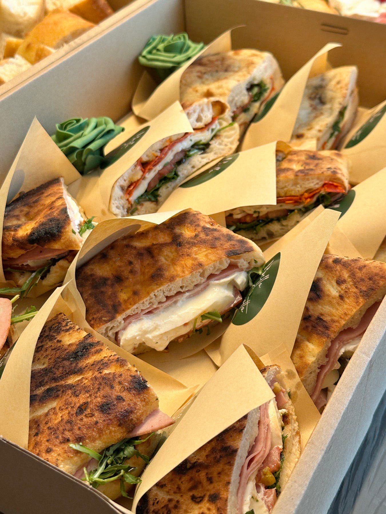 Panuozzo-Sandwich aus Pizzateig
